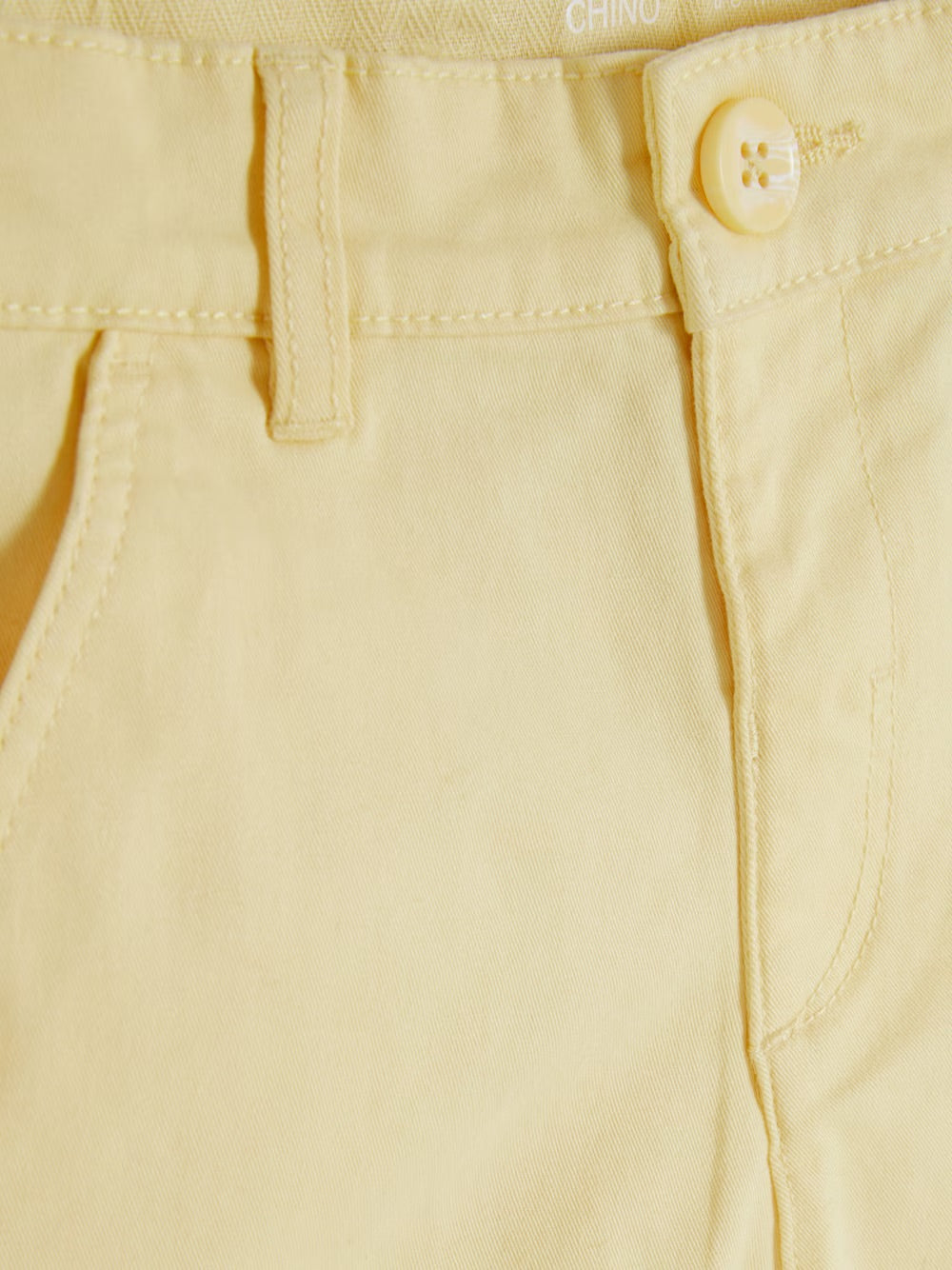 Short amarillo
