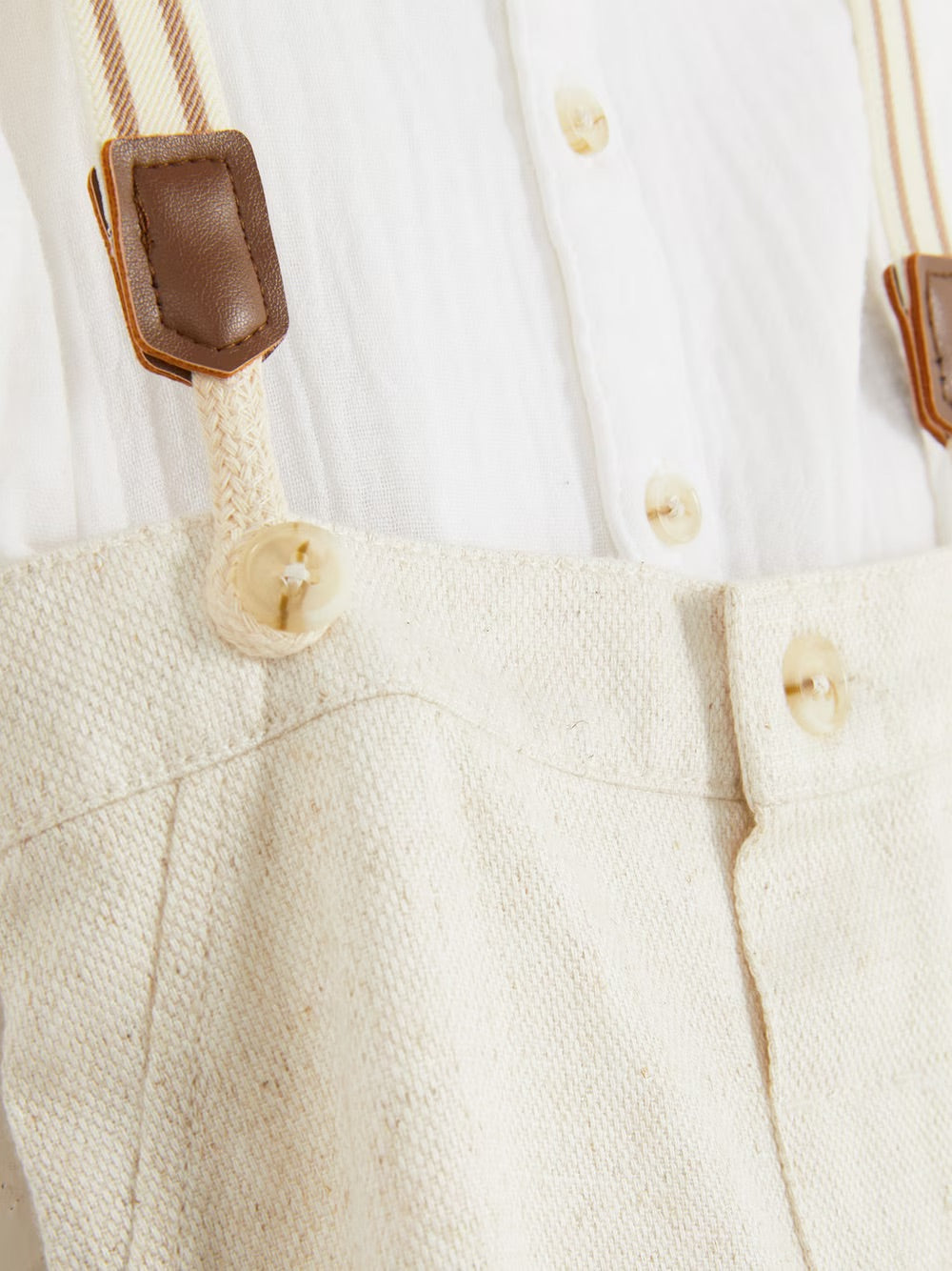 Conjunto con suspensor y corbata