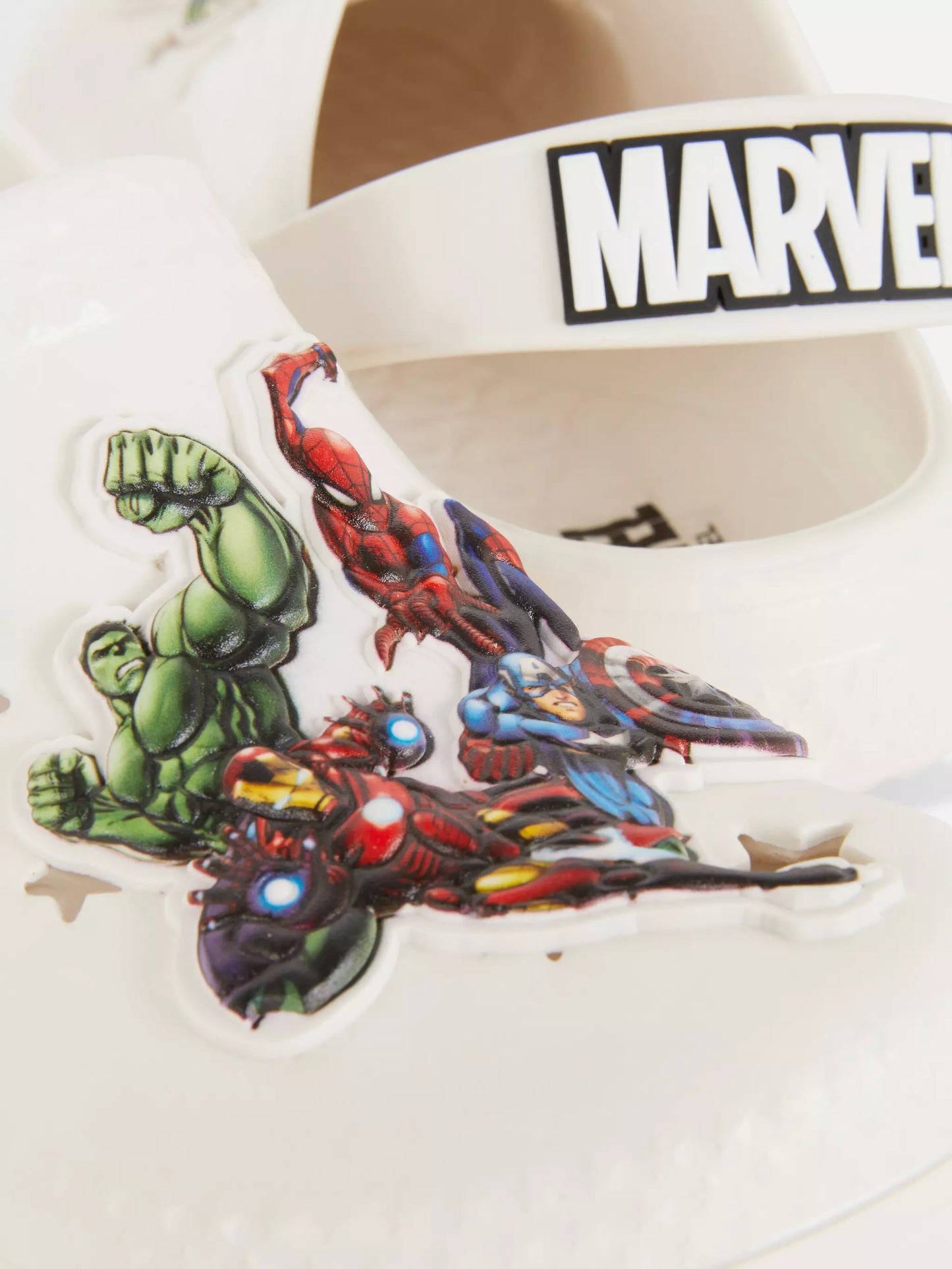 Zuecos marvel