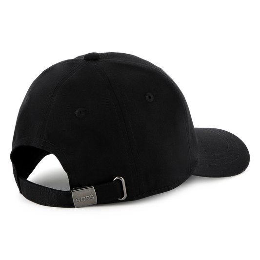 Gorra negra con cierre ajustable