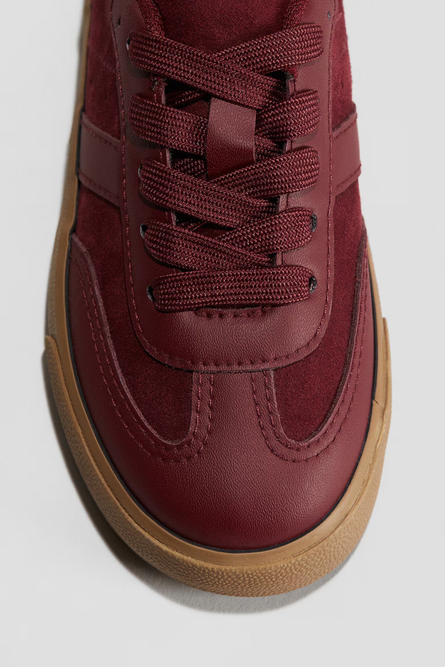 Zapato color vino