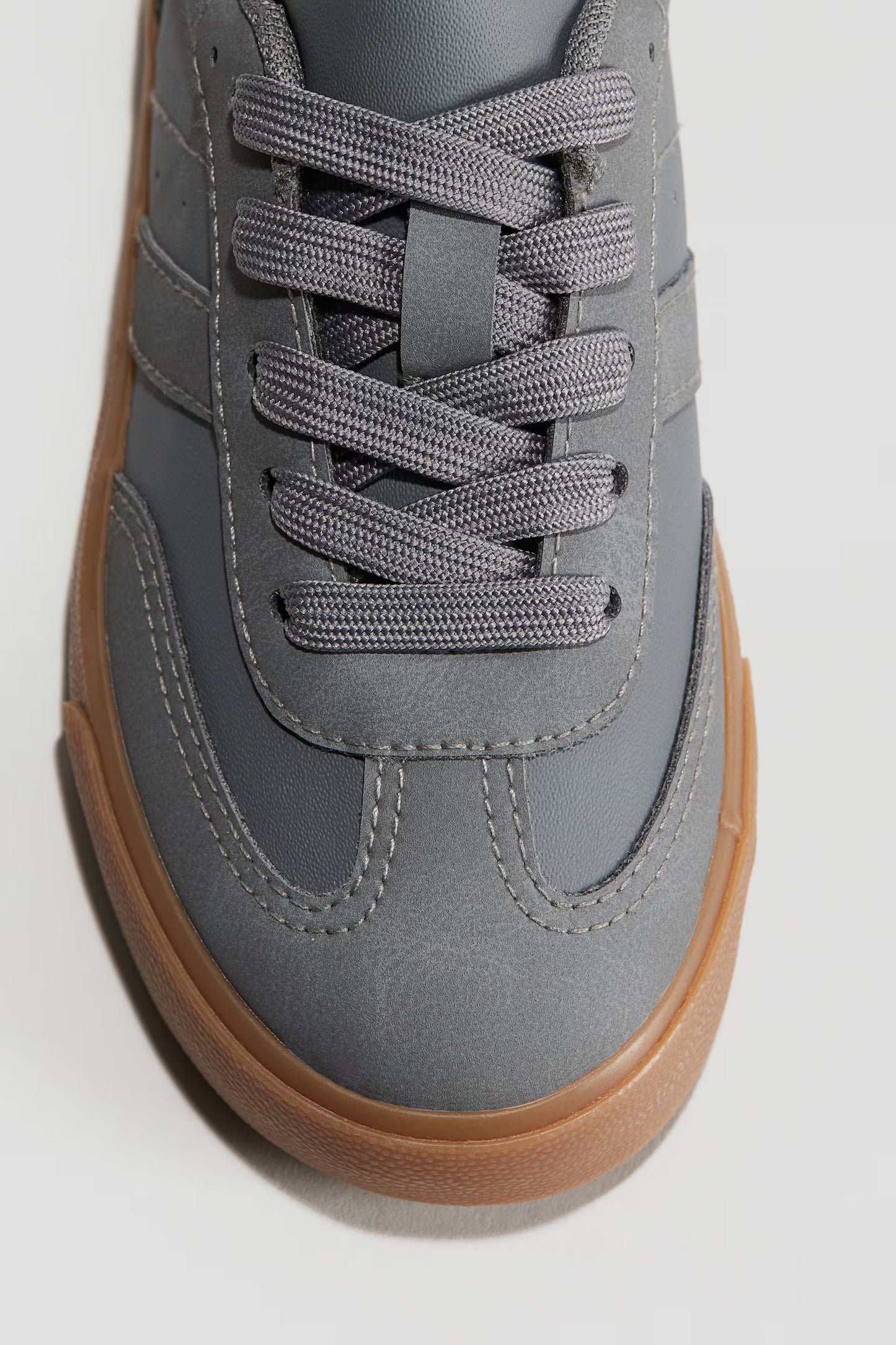 Zapato gris