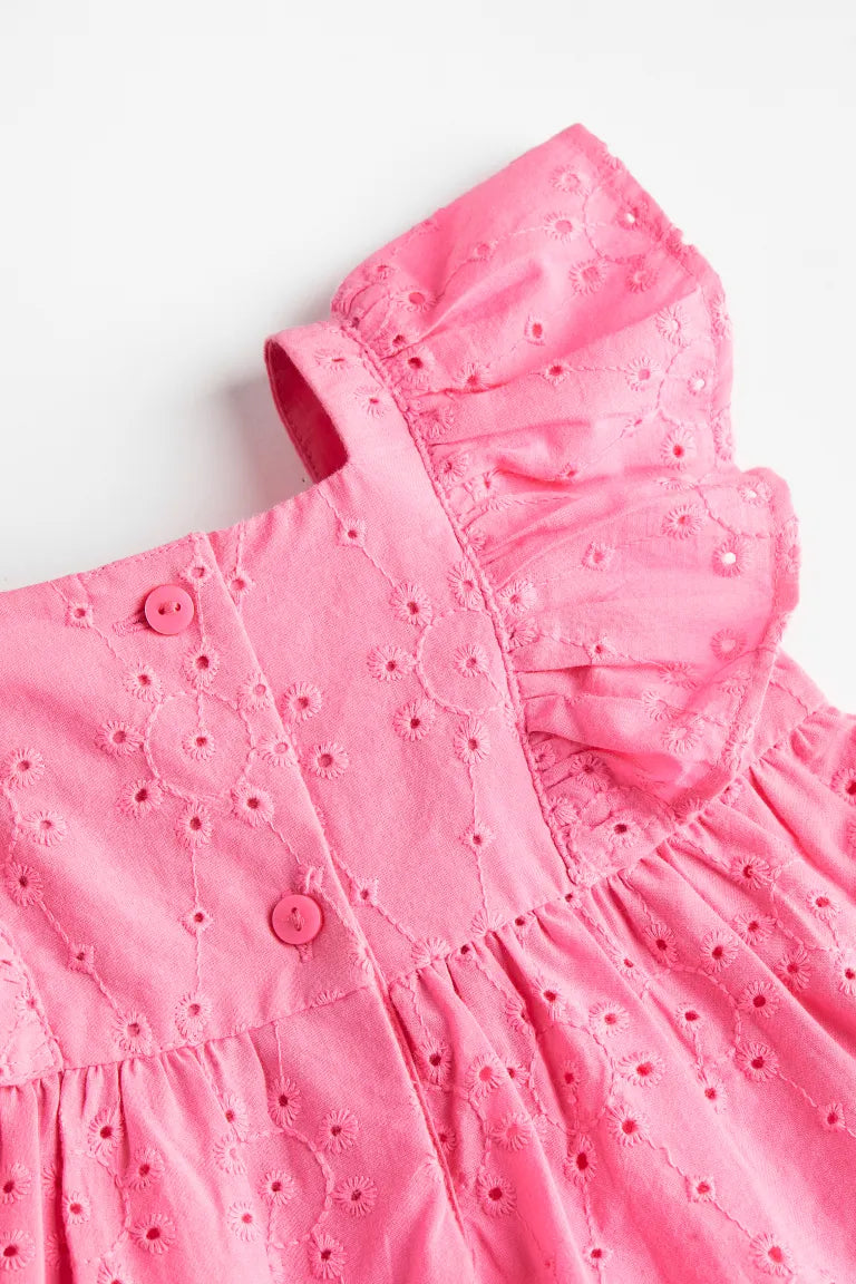 Vestido rosa con bordado ingles