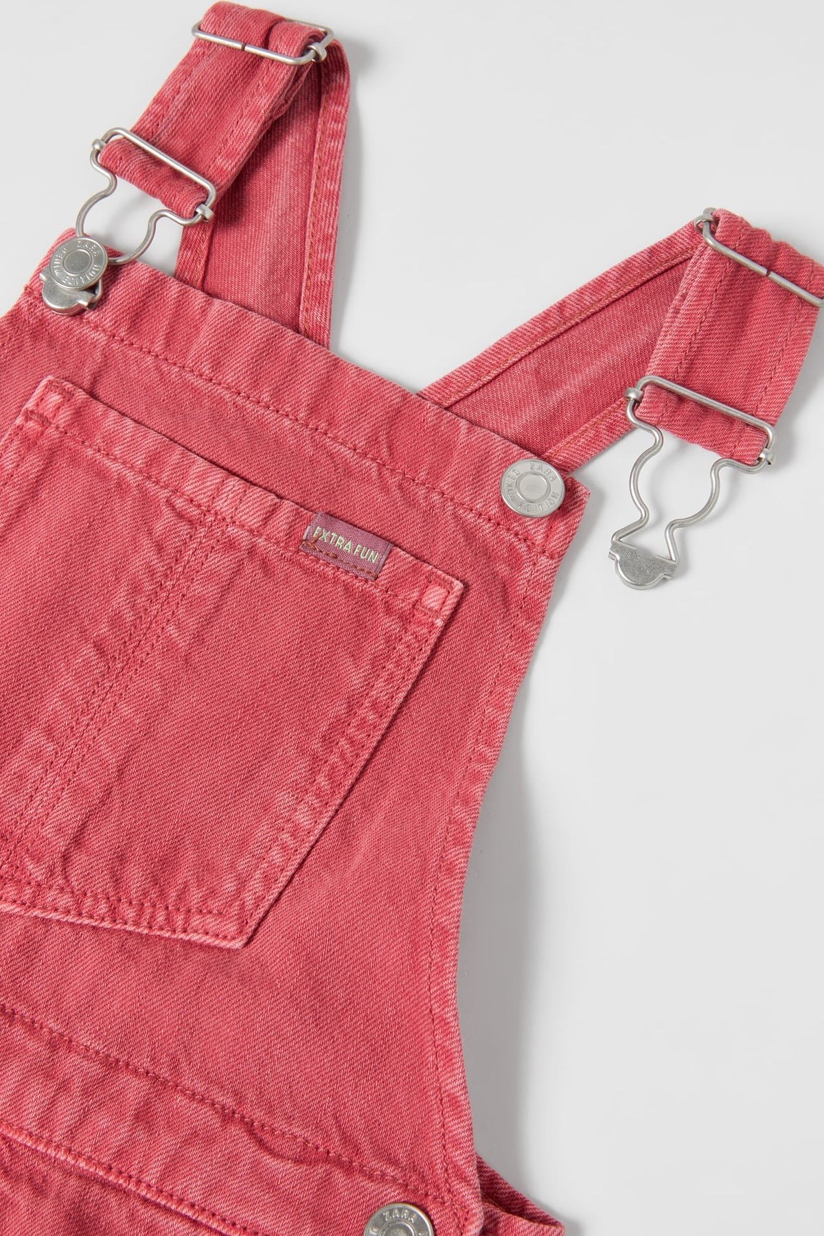Overol jean color rojo