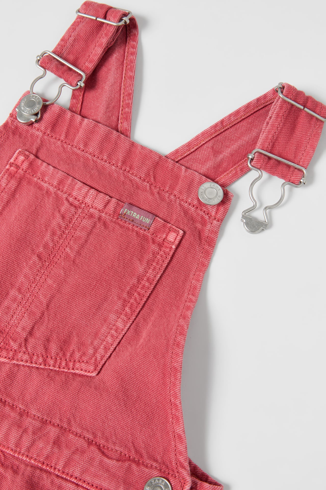 Overol jean color rojo