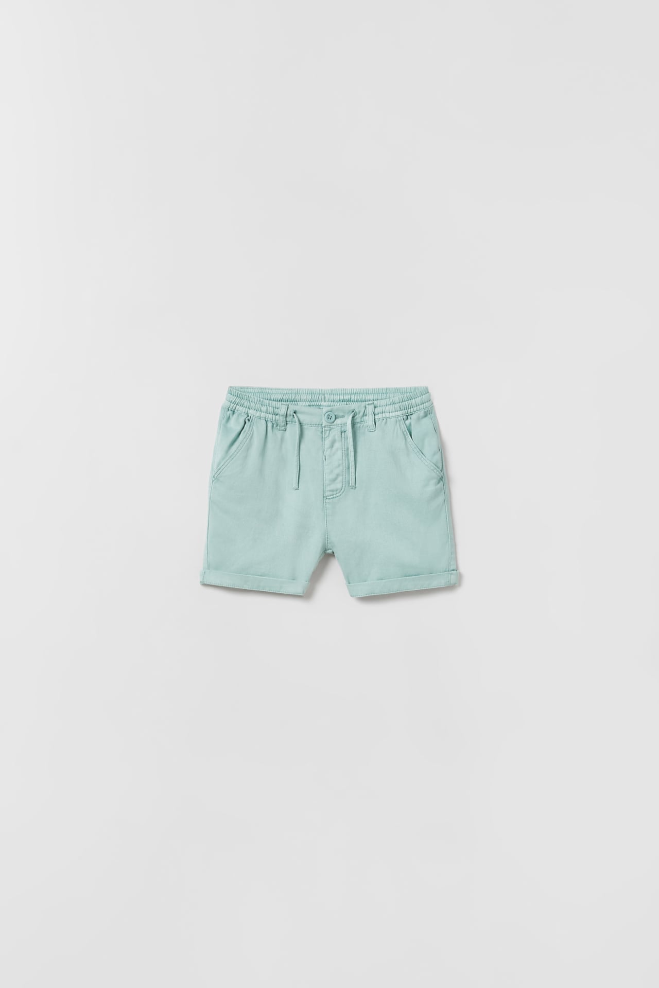 Short fluida con lino
