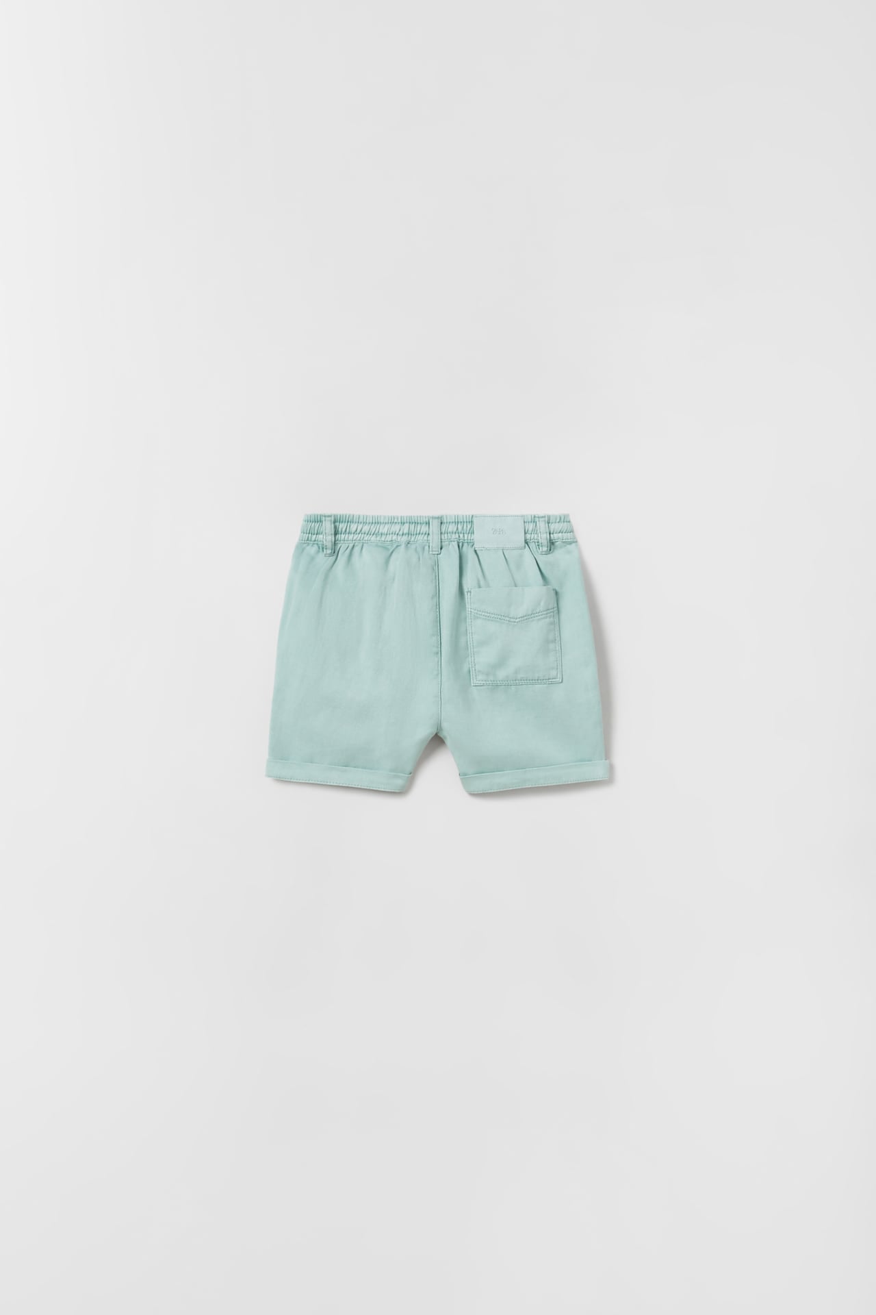 Short fluida con lino