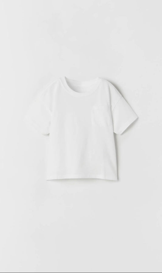 Polera blanca con bolsillo