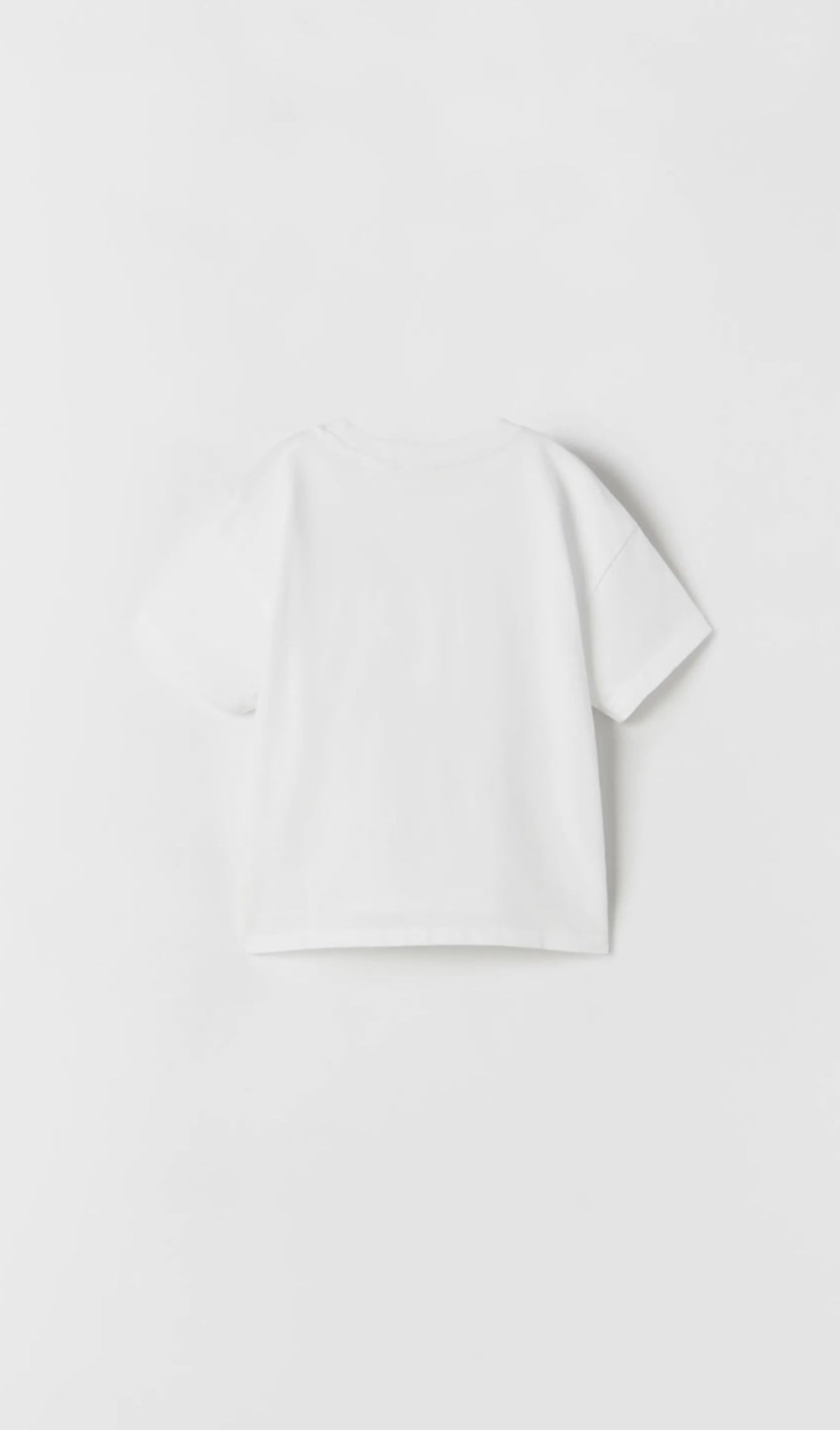 Polera blanca con bolsillo