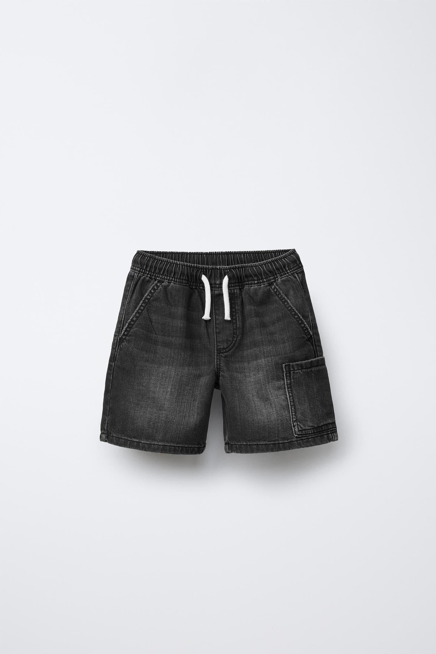Short jean con bolsillo delantero