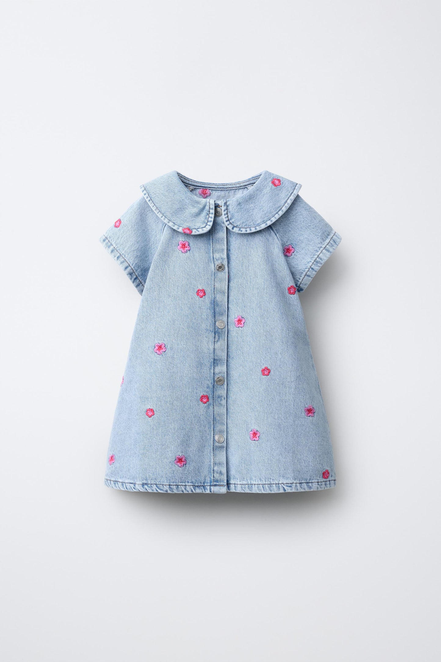 Vestido jean flores bordadas