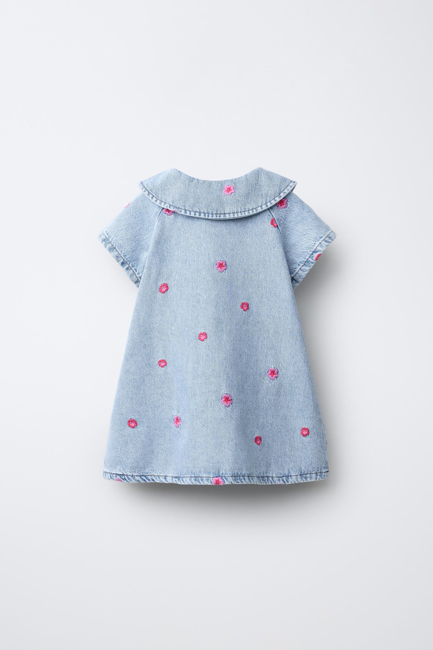 Vestido jean flores bordadas