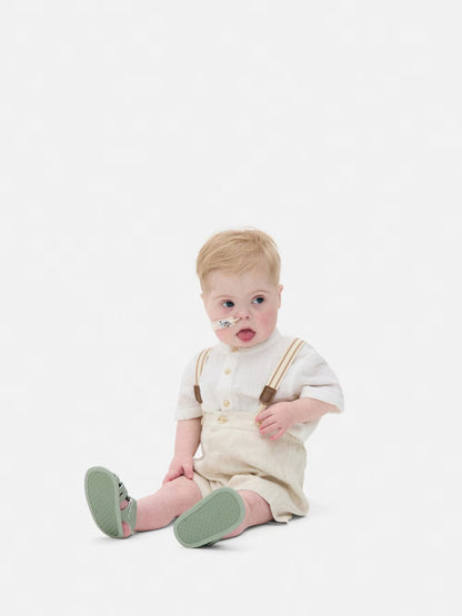 Conjunto con suspensor y corbata