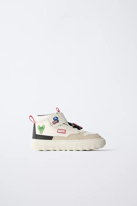 BOTIN DEPORTIVO THE AVENGERS © MARVEL