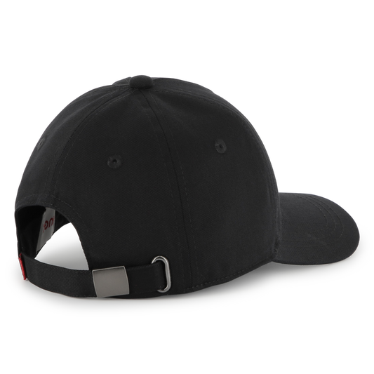 Gorra negra con logo Hugo