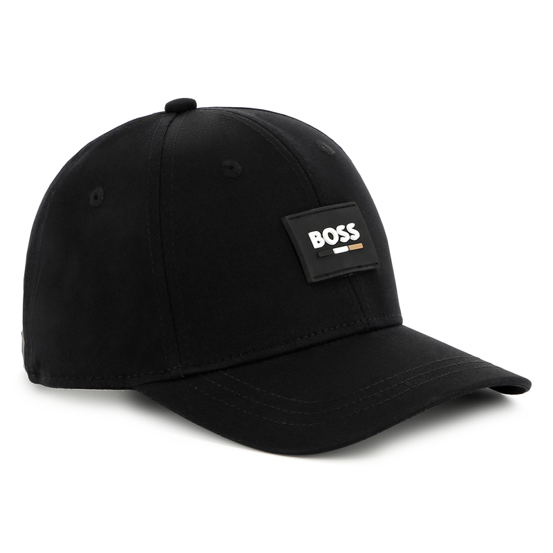 Gorra negra con cierre ajustable