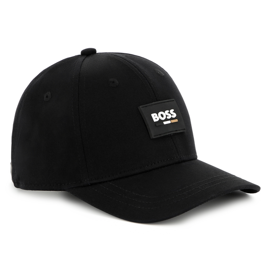 Gorra negra con cierre ajustable