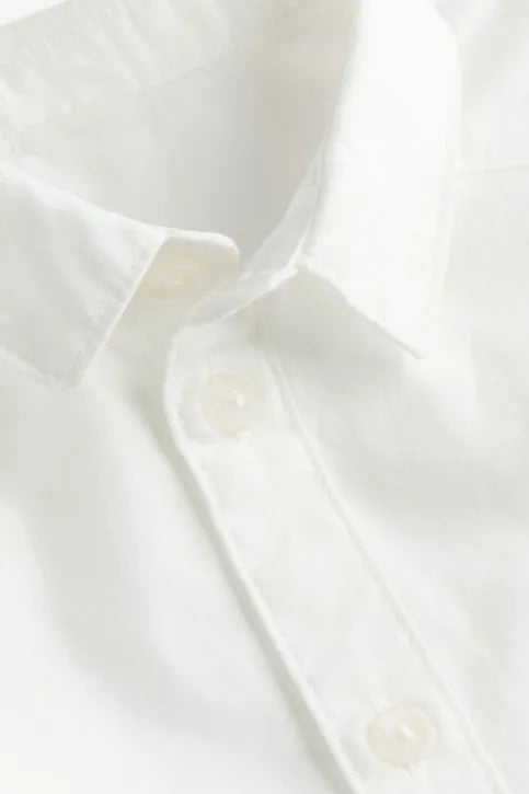 Camisa blanca con corbata