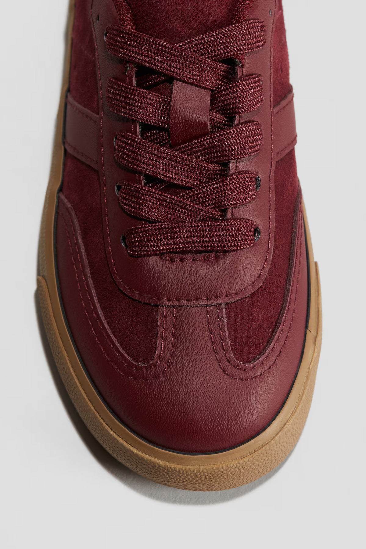 Zapato color vino