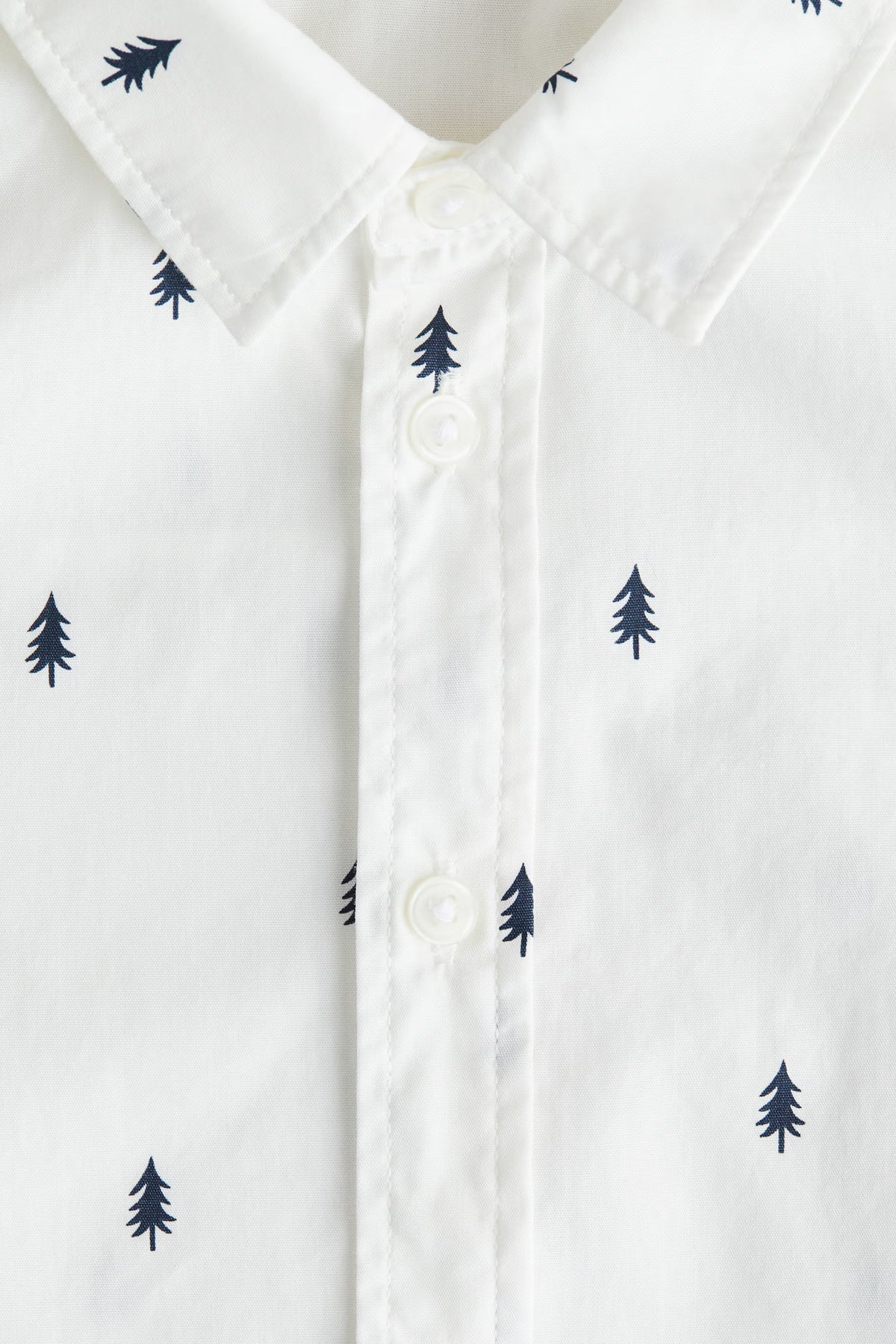 Camisa blanca pinos