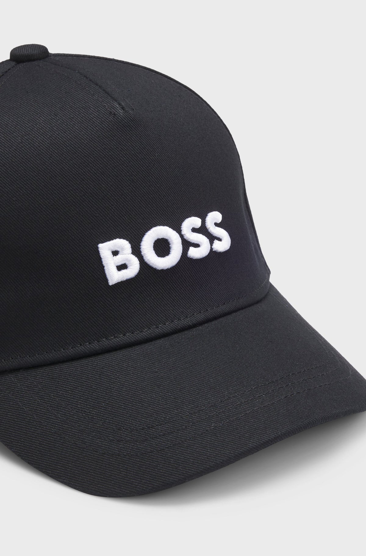 Gorra con logo bordado
